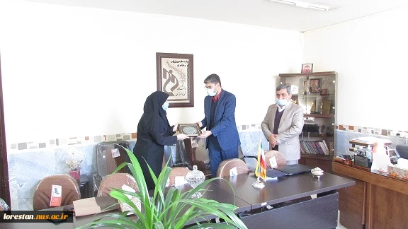 «««آموزشکده فنی دختران بروجرد»»»
حضور سرزده معاونت محترم اداری مالی جناب دکتر مظاهری و مدیرکل روابط عمومی جناب دکتر حسینی در دانشکده تزکیه و تجلیل از ریاست محترم آموزشکده سرکار خانم کردی بمناسبت میلاد با سعادت حضرت زهرا (س)  3
