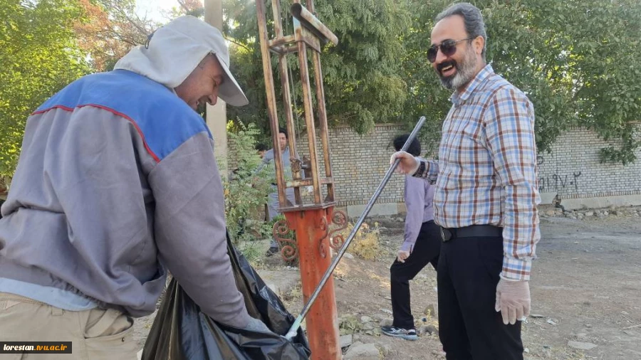 پویش ((روز سبز دانشگاه)) همزمان با شروع سال تحصیلی جدید، با همکاری شهرداری و آتش نشانی شهرستان خرم آباد برگزار شد 6