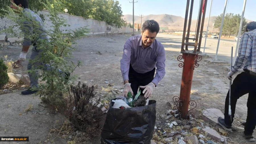 پویش ((روز سبز دانشگاه)) همزمان با شروع سال تحصیلی جدید، با همکاری شهرداری و آتش نشانی شهرستان خرم آباد برگزار شد 9
