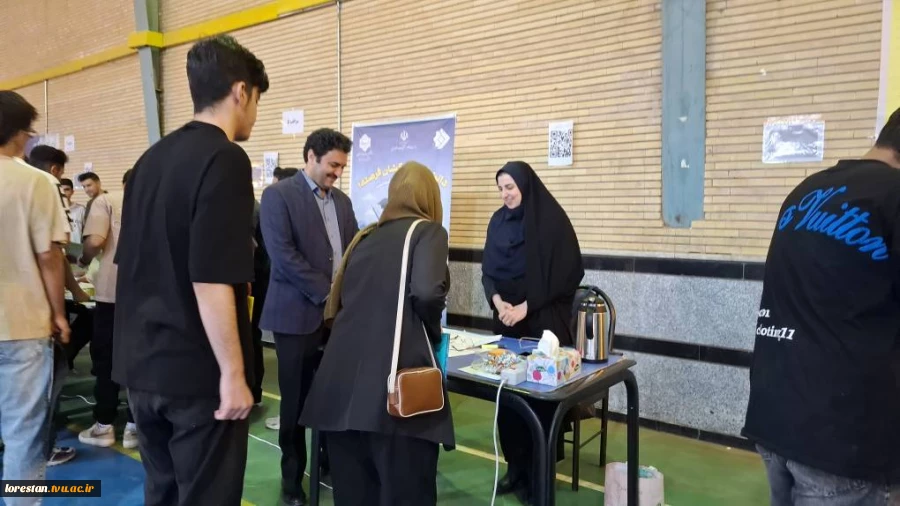 بازدید رئیس دانشگاه ملی مهارت استان لرستان از روند ثبت نام دانشجویان جدید الورود 2