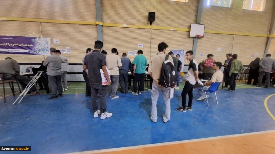 بازدید رئیس دانشگاه ملی مهارت استان لرستان از روند ثبت نام دانشجویان جدید الورود 12