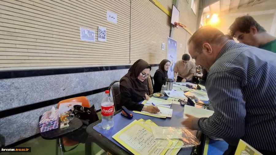 بازدید رئیس دانشگاه ملی مهارت استان لرستان از روند ثبت نام دانشجویان جدید الورود 13