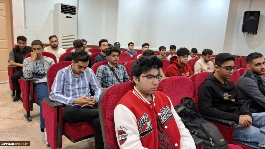 برگزاری جلسه توجیهی دانشجویان نوورود در دانشکده ملی مهارت پسران خرم‌آباد 13