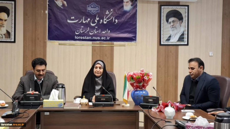 مراسم بزرگداشت ولادت حضرت فاطمه زهرا(س) با حضور مدیرکل امور اجتماعی و فرهنگی استانداری لرستان در آموزشکده پسران خرم آباد برگزار شد.
 3