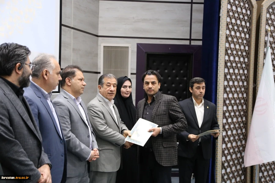 تجلیل از عضو هیأت علمی دانشگاه ملی مهارت استان لرستان به عنوان پژوهشگر برتر استان  2