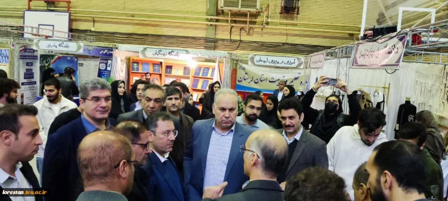 بازدید رایزنان بازرگانی 11 کشور از غرفه دانشگاه ملی مهارت استان لرستان در نمایشگاه پژوهش و فناوری لرستان  2