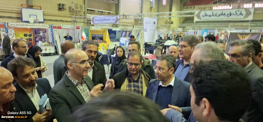 بازدید رایزنان بازرگانی 11 کشور از غرفه دانشگاه ملی مهارت استان لرستان در نمایشگاه پژوهش و فناوری لرستان  4