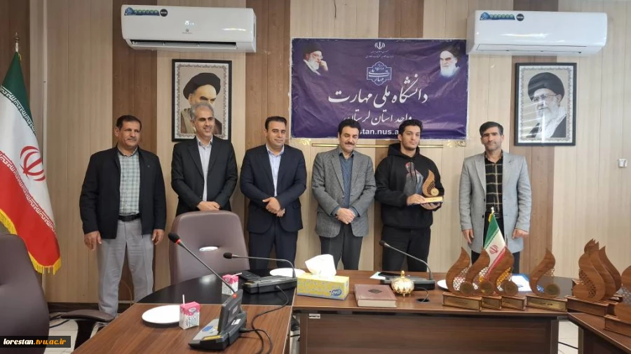 آیین تقدیر از دانشجویان برتر آموزشی، فرهنگی و ورزشی دانشکده ملی مهارت پسران خرم‌آباد برگزار شد 10