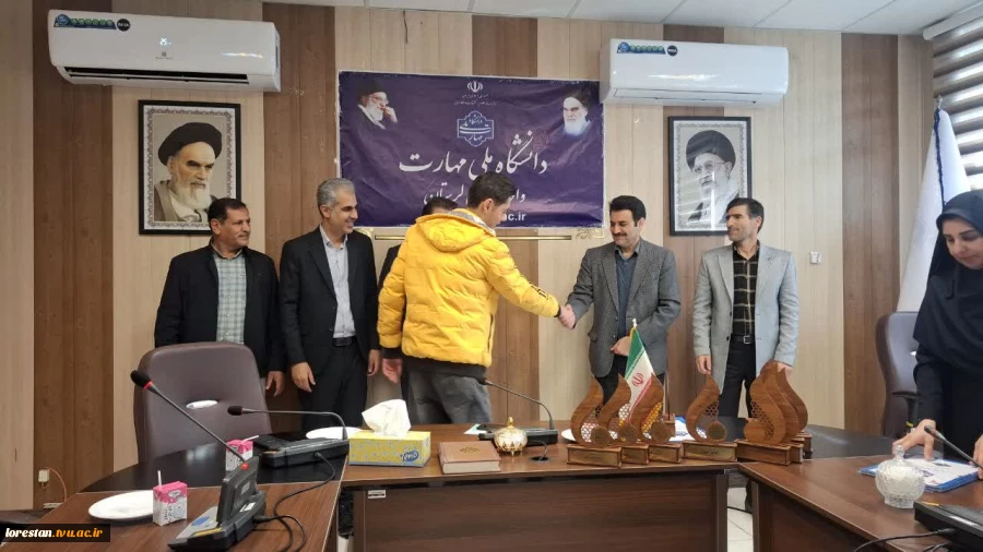 آیین تقدیر از دانشجویان برتر آموزشی، فرهنگی و ورزشی دانشکده ملی مهارت پسران خرم‌آباد برگزار شد 16