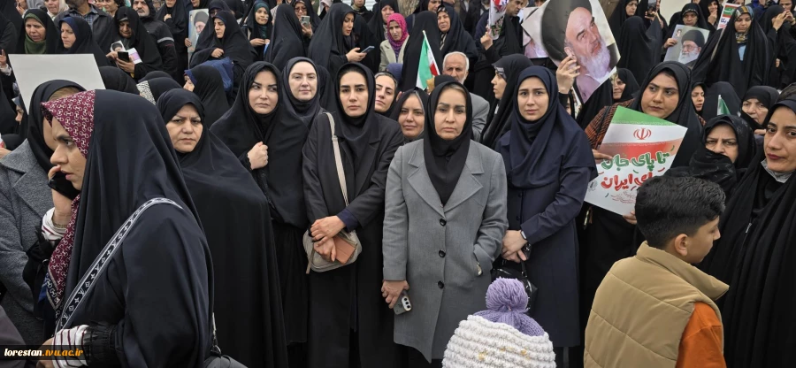 دانشگاهیان دانشگاه ملی مهارت استان لرستان هم صدا و هم قدم با مردم غیور استان در راهپیمایی 22 بهمن شرکت کردند. 3