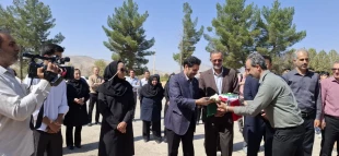 اهتزاز پرچم جمهوری اسلامی ایران در آیین آغاز سال تحصیلی دانشگاه ملی مهارت لرستان 2