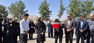 اهتزاز پرچم جمهوری اسلامی ایران در آیین آغاز سال تحصیلی دانشگاه ملی مهارت لرستان 3
