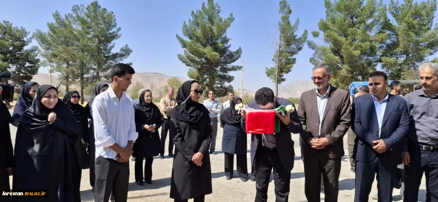 اهتزاز پرچم جمهوری اسلامی ایران در آیین آغاز سال تحصیلی دانشگاه ملی مهارت لرستان 3
