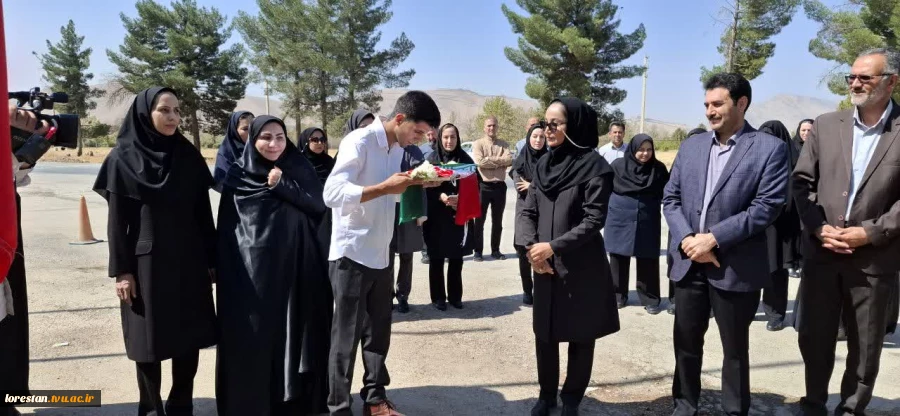 اهتزاز پرچم جمهوری اسلامی ایران در آیین آغاز سال تحصیلی دانشگاه ملی مهارت لرستان 5